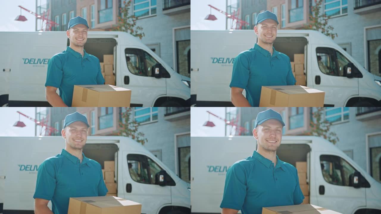 英俊的送货员肖像拿着纸箱包装站在现代时尚的商业区，背景是送货车。微笑的快递员正在将邮政包裹交付给客户