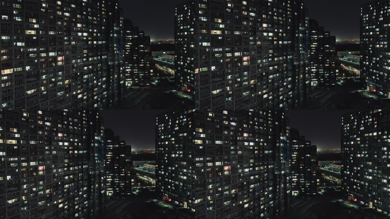 T/L HA PAN住宅楼，晚上窗户闪烁/中国北京