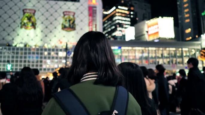 涩谷夜间争夺路口繁华街道