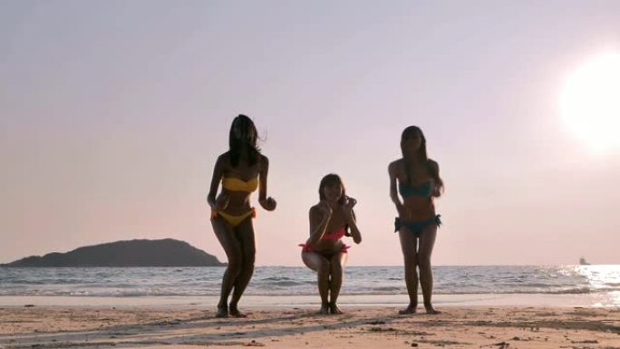 一群朋友女孩在海滩上玩得开心。暑假、旅行、人和度假概念。假期-iStock