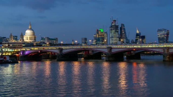 延时: 英国伦敦的圣保罗大教堂，泰晤士河日落黄昏。