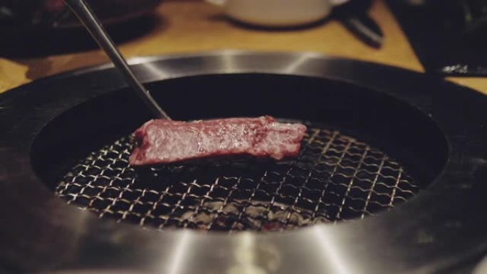 慢动作: 牛肉烧烤烤肉