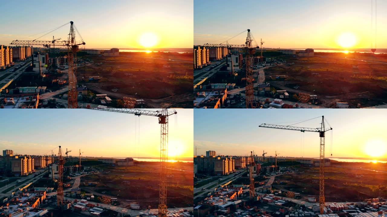 日落期间物业建筑工地的俯视图。