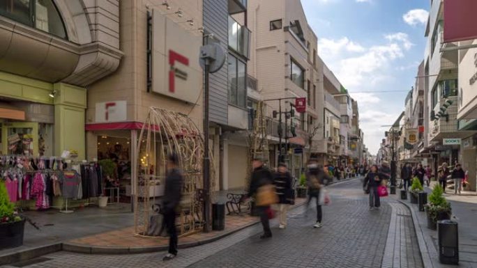 延时: 日本横滨元町购物街的游客行人拥挤购物