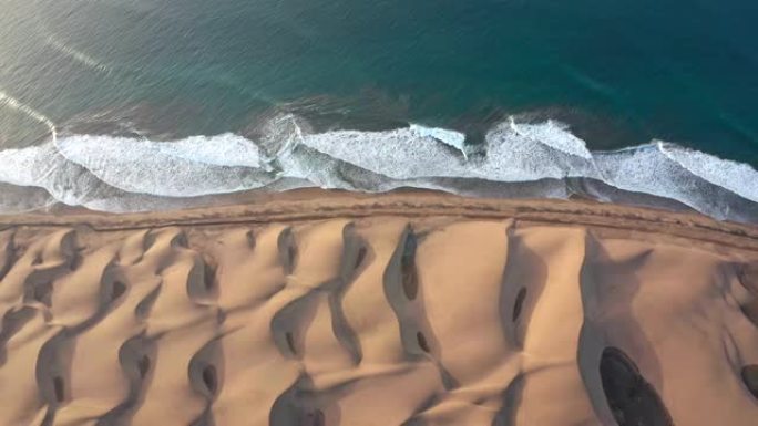 大加那利岛的沙漠海岸线。鸟瞰图