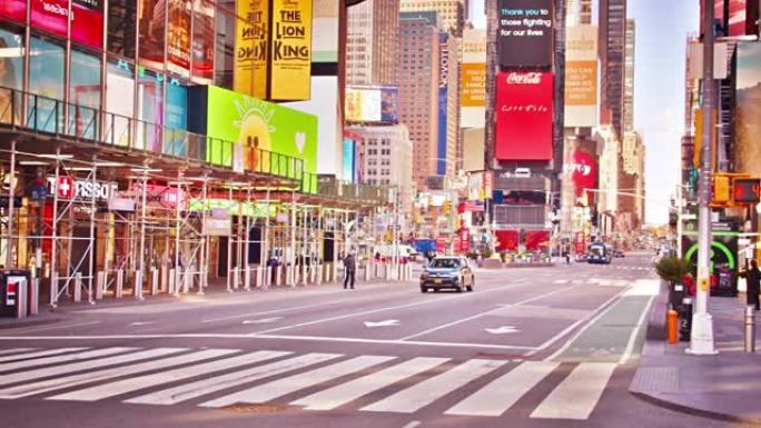 在等待重启美国经济的新型冠状病毒肺炎期间，纽约时代广场空无一人。广告牌。游客。旅游目的地