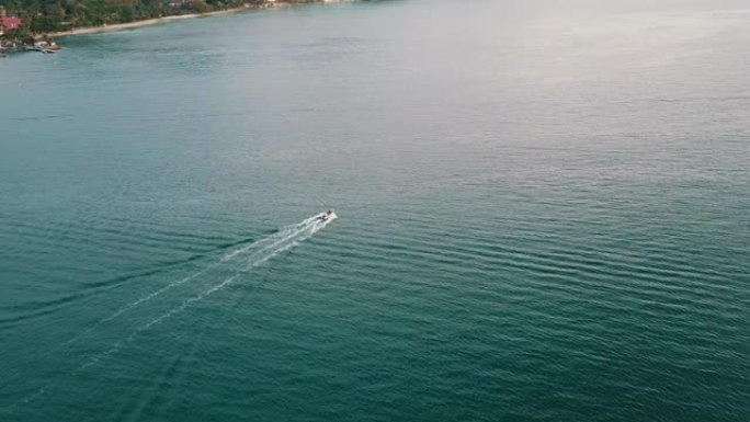 海上快速摩托艇蓝海海湾游艇