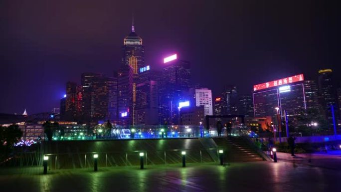 香港摩天大楼景观在夜间的延时。