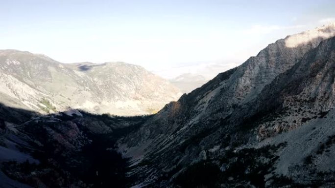 美国加利福尼亚州约塞米蒂国家公园美丽的巨大落基山岭的史诗空中背景拍摄。
