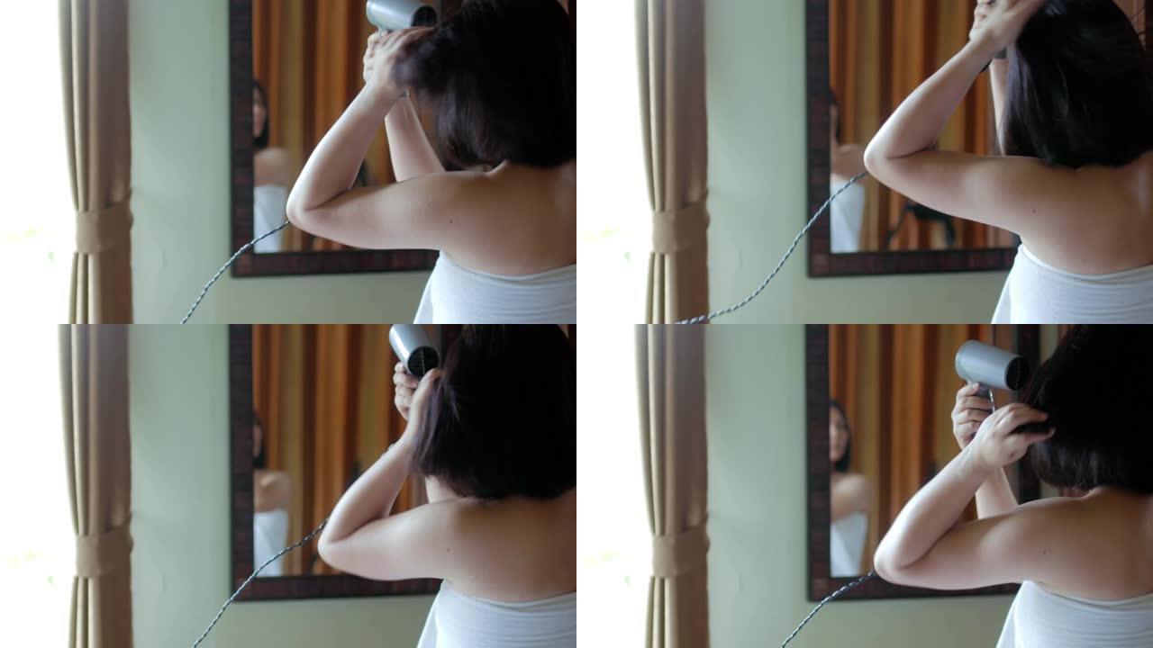 女人在浴室里吹干头发