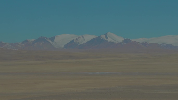 西藏拉萨雪山