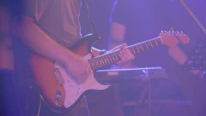 吉他手弹吉他音乐节演出演唱实拍视频