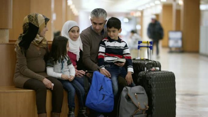 持护照的穆斯林家庭