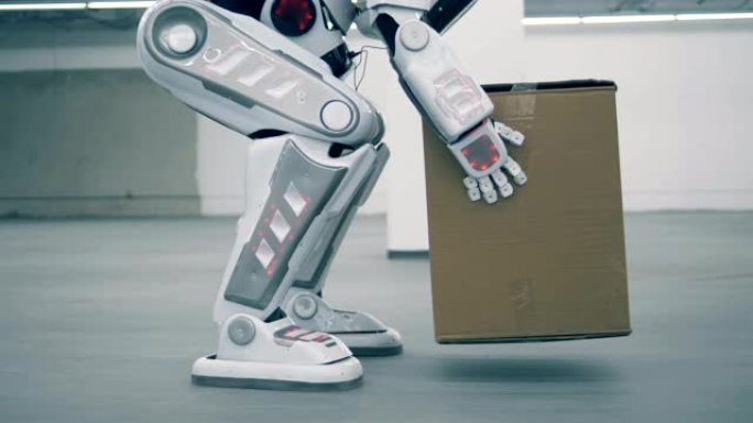 类人机器人正在举起一个盒子并搬运它