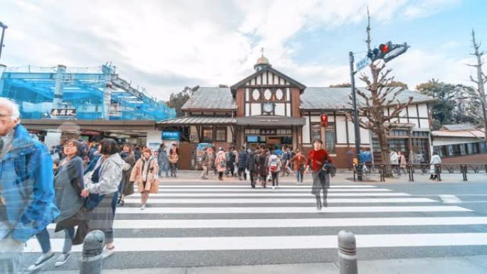 在日本东京市原宿站参观竹下街的人群的时间流逝