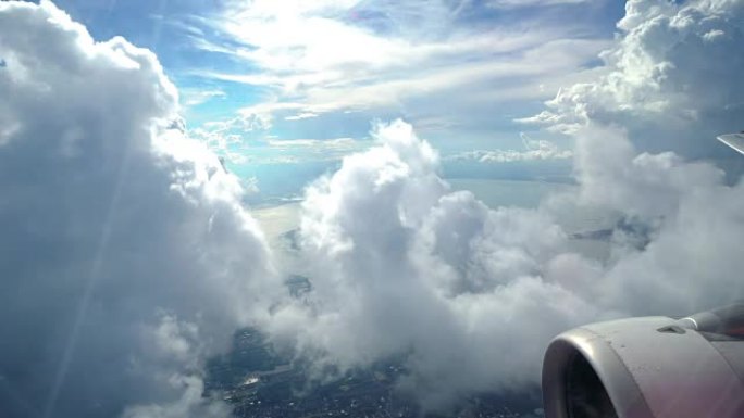 4k镜头的场景，从窗外看到美丽的山景，从空中飞过的飞机穿过云层，旅行和交通概念