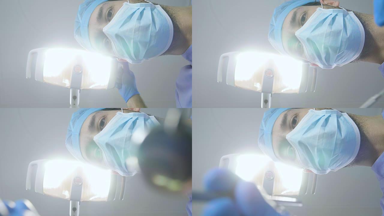 一个病人从刚刚发生在手术室的手术中醒来，看到他面前的两个说话和控制的外科医生或牙医。