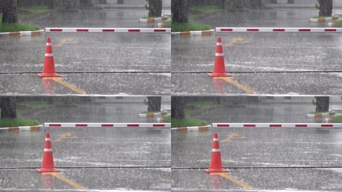 雨天有交通障碍和橙色圆锥和箭头方向