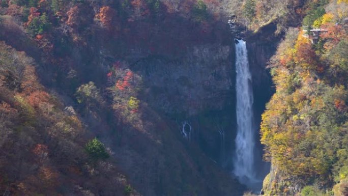 特写: 日本日光秋季的Kegon falls。