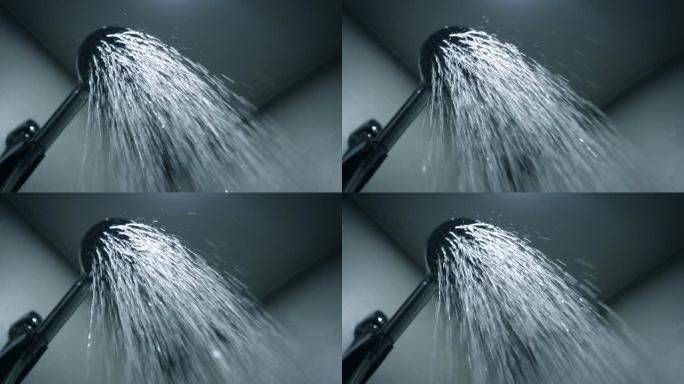 水滴飞溅的淋浴