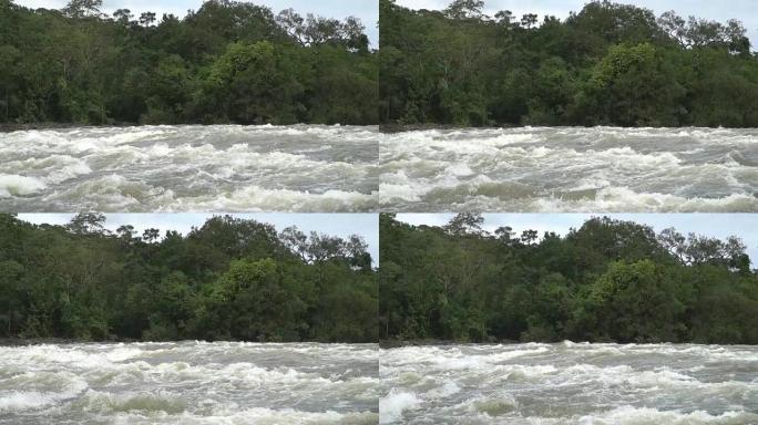 河水急流的慢动作。