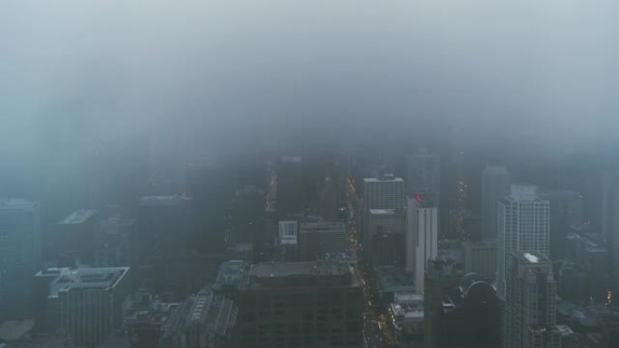 雾中的T/L WS HA PAN芝加哥天际线
