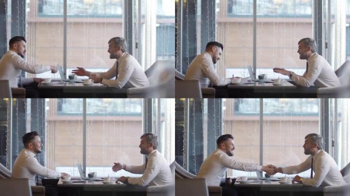 午餐时间成功签约客户买车保险销售达成沟通