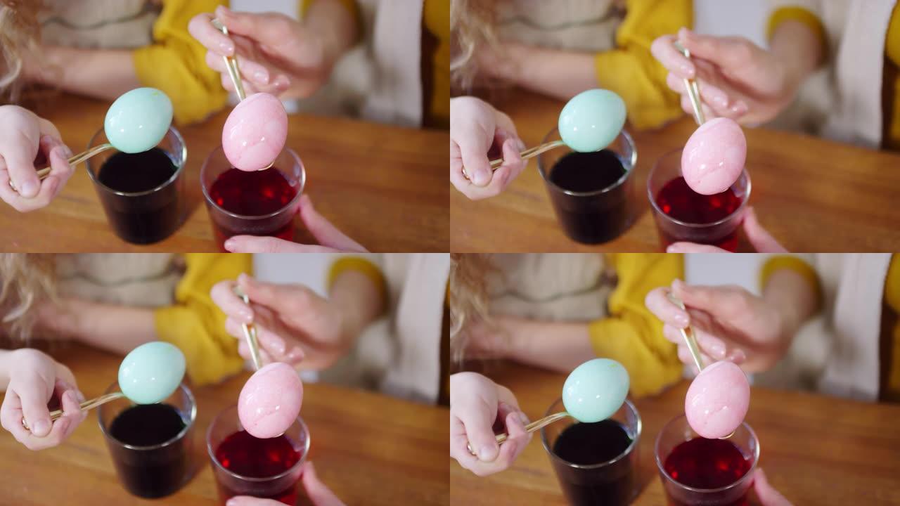 双手将染色的复活节彩蛋放在勺子上