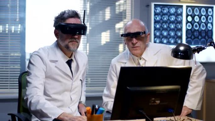 医生使用虚拟现实耳机观看屏幕