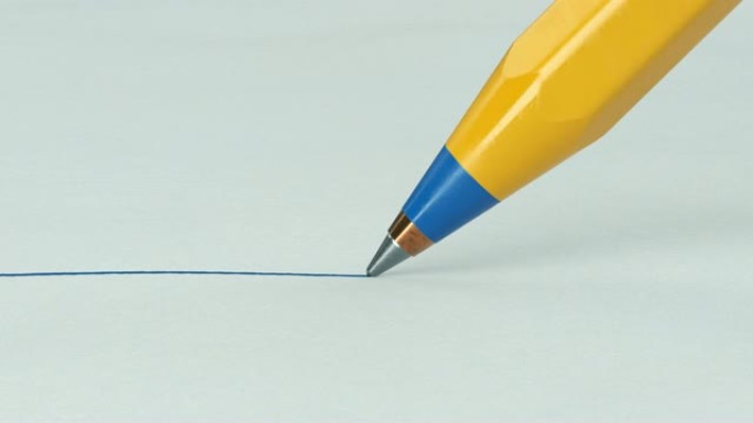 美丽的钢笔特写在清晰的纸张上绘制蓝线。循环3d动画。抽象的写作和绘画过程。商业和设计理念。