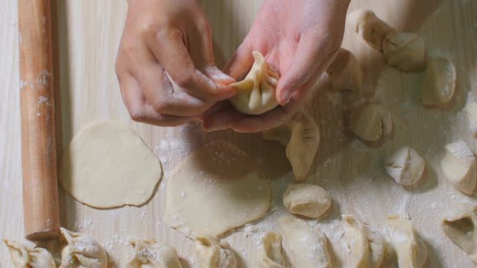 女人手包饺子手工饺子制作面食