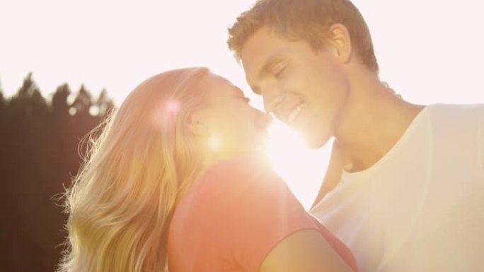 慢动作: 快乐的年轻女子和她的男朋友擦鼻子。