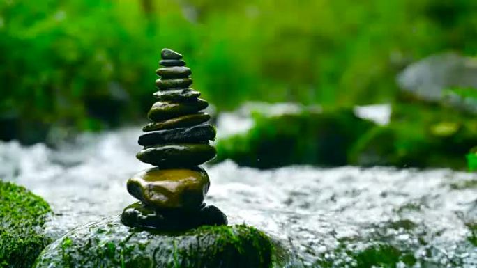 大自然中的平衡与和谐之石