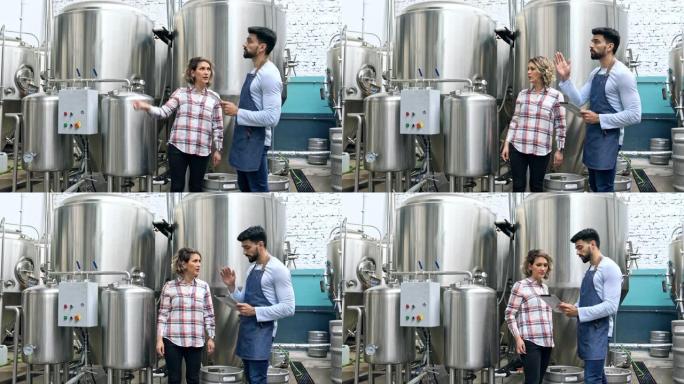 男性工艺啤酒制造商与同事分享数字平板电脑细节