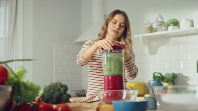 美丽的年轻女性在搅拌机中准备健康的绿色冰沙。正宗的时尚厨房配健康蔬菜。有机农业生产的天然清洁产品用于