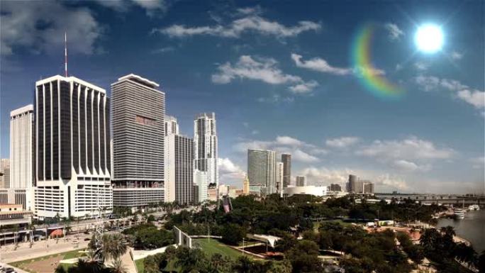 从高处看，迈阿密市中心包括自由塔和美国航空竞技场。