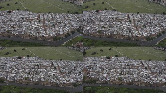 南非亚历山德拉镇Jukskei河沿岸贫民窟或棚户区的4k空中平移视图