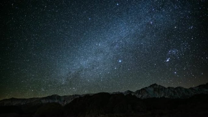 内华达山脉上空的银河系