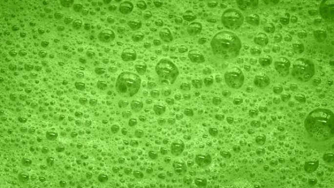 泡沫破裂的绿色泡沫