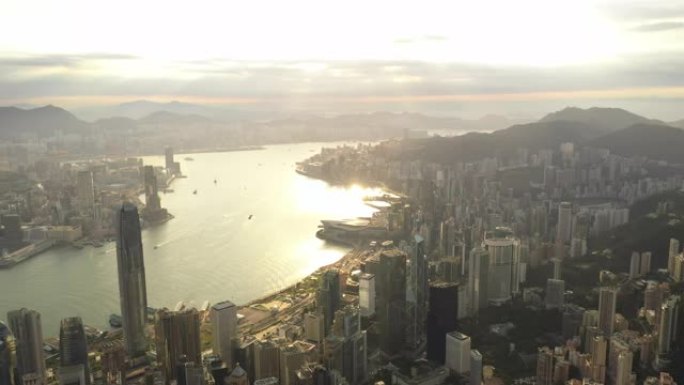 鸟瞰图日出的香港城市天际线与黄昏和金色天空4k股票视频。