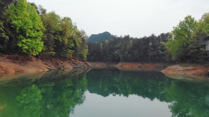 幽静湖面千岛湖