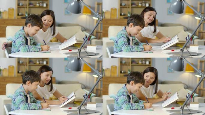 微笑的妈妈和儿子一起做作业