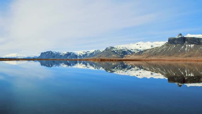 WS风景名胜宁静的山脉和湖泊，冰岛