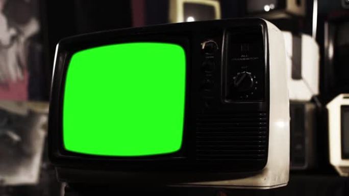 80年代旧电视，绿屏。棕褐色到色调。
