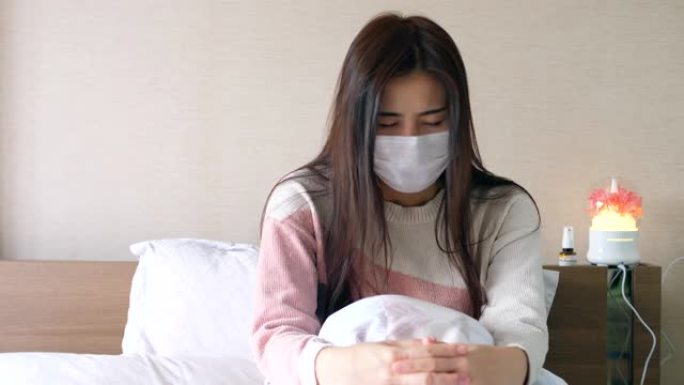 生病的女人在床上新冠不舒服感冒