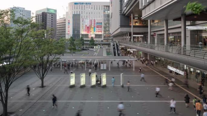 日本福冈博多火车站拥挤的延时游客