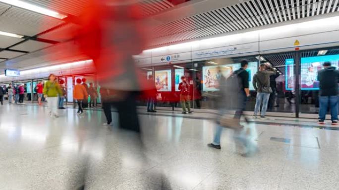 延时: 香港地铁地铁站的行人旅客和游客