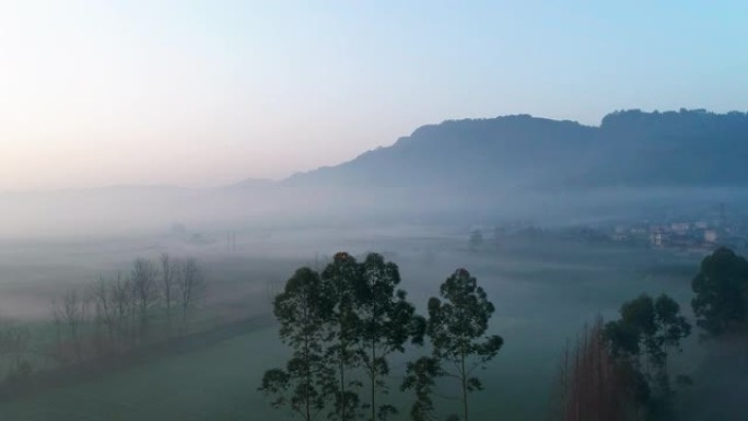 黎明时四川乡村景观的鸟瞰图