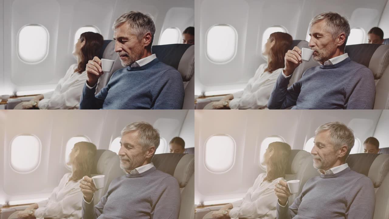 体贴的商人在飞机上喝咖啡