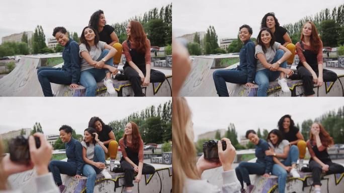 一群女性朋友在城市滑板公园的相机上合影